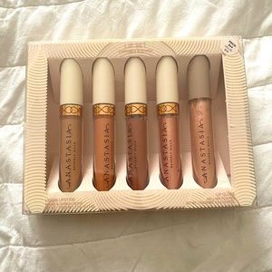 Anastasia Lip Set